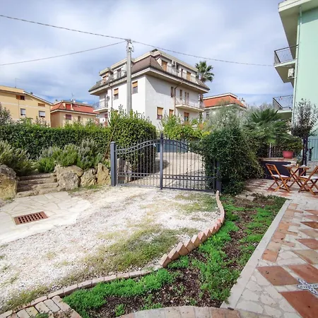 Antolina - Yellow By Host Hero Apartment