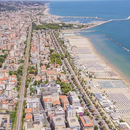 Antolina - Yellow By Host Hero * San Benedetto del Tronto